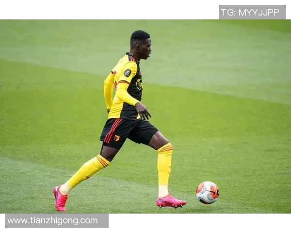 乌法与多明萨尔的较量揭示了足球战术与团队协作的重要性 乌法与多明萨尔的较量揭示了足球战术与团队协作的重要性