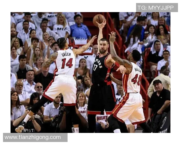 热火与猛龙激战正酣新浪直播精彩瞬间全程回顾与分析 热火与猛龙激战正酣新浪直播精彩瞬间全程回顾与分析