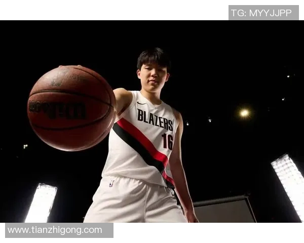 王泉泽的篮球之路从青涩少年到职业球员的成长历程与辉煌成就