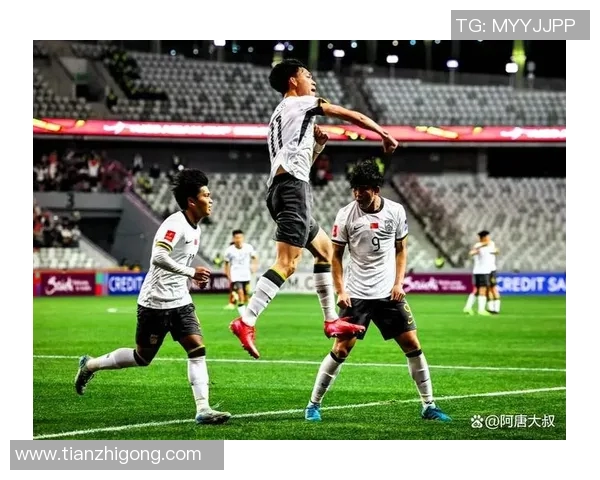 洛克伦与根克的激烈对决展现足球魅力与战术智慧的较量