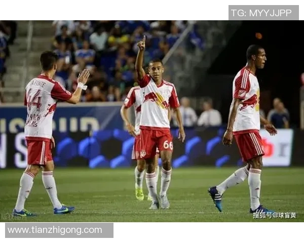 纽约成与纽约红牛的激烈对决展现足球魅力与城市精神的完美结合 纽约成与纽约红牛的激烈对决展现足球魅力与城市精神的完美结合