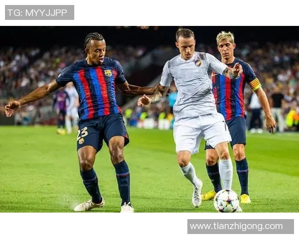 皮尔森与奥洛莫茨的精彩对决揭示足球战术与团队合作的魅力