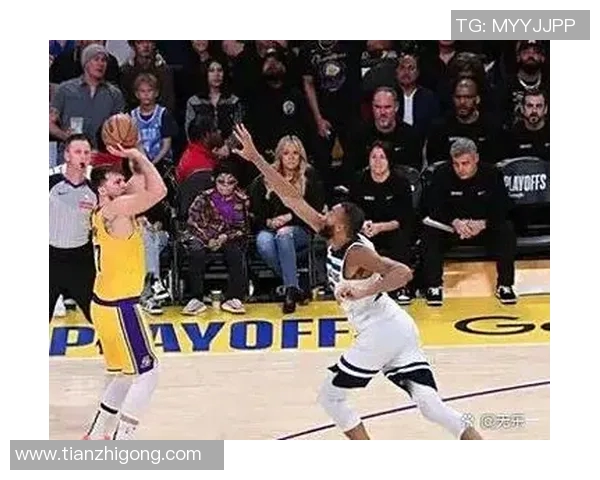 篮球明星因场上表现不佳遭球迷怒斥引发热议背后原因解析